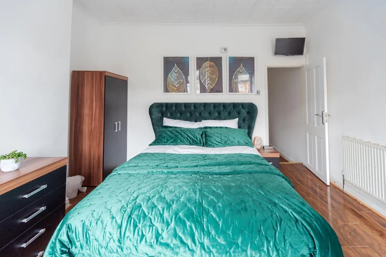 Luxury 4 Bed House With Jacuzzi, We Take Deposits Villa Birmingham United Kingdom