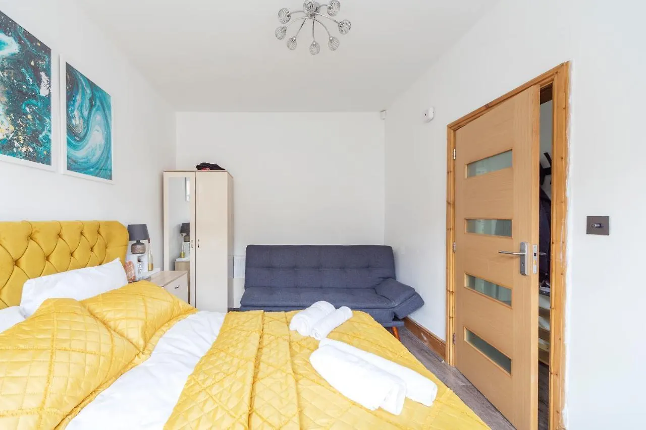 Luxury 4 Bed House With Jacuzzi, We Take Deposits Villa Birmingham