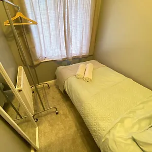Homestay Single Bed Only, Nearby Heartlands Hospital And Bhx Airport, Birmingham
